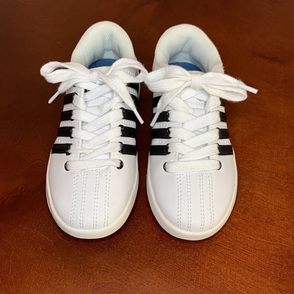 K-Swiss Children’s size 11.5 Shoes - Picture 2 of 11
